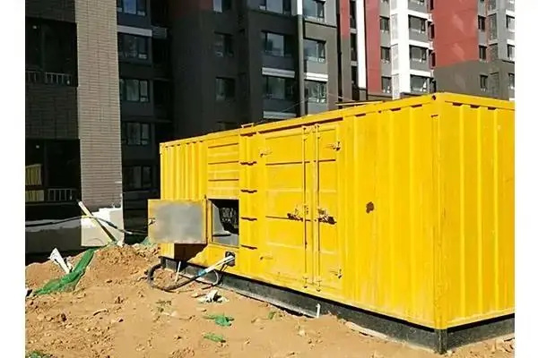 延长发电机租赁中燃油压力过低会对发动机的哪些部件造成损坏？