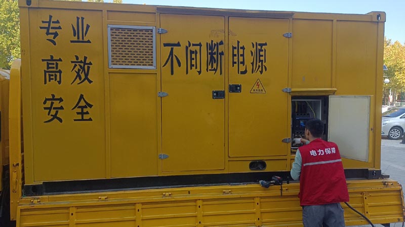 延长柴油发电机组和UPS电源配合使用时，如何避免切换过程中的电力中断？